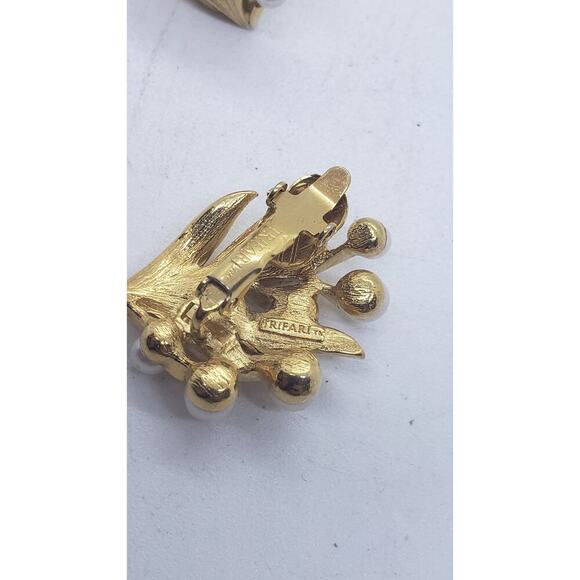Vintage Trifari Clip On Earrings Gold Tone Faux Pearl Leaf Cluster Signed - Picture 11 of 11